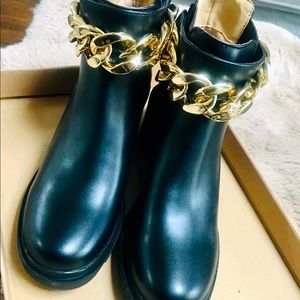 Steve Madden Black Amulet-C Gold Chain Booties 8.5 New in Box - Current Season ✨